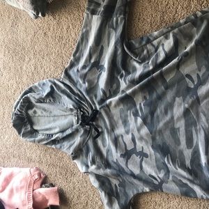 CAMO HOODIE DROM CHARLOTTE RUSSE CROPPED